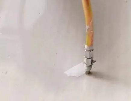 桂平瓷砖空鼓维修公司专业解答在瓷砖铺贴过程中，如果使用的砂料过粗（如全部使用了粗砂），可能会导致以下问题